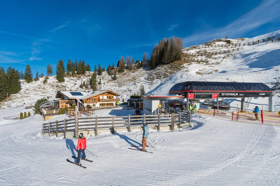 Verschneite Skipiste direkt an der OchsAlm