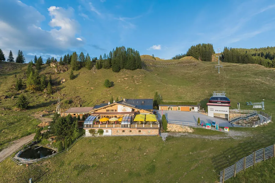 Sommerliche Almwiesen am Flow Trail der OchsAlm