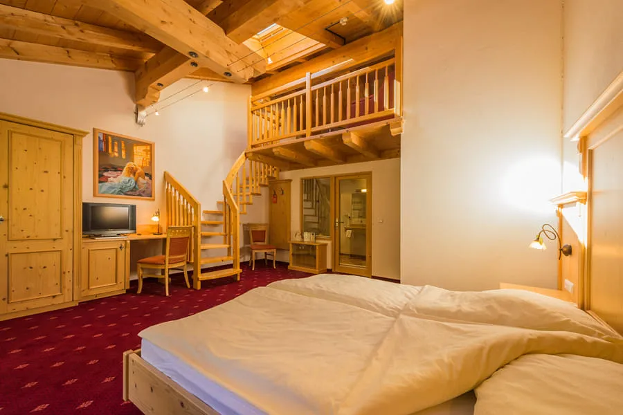 Suite Panorama – rustikal-moderne Maisonette-Suite mit Galerie im Gasthof OchsAlm